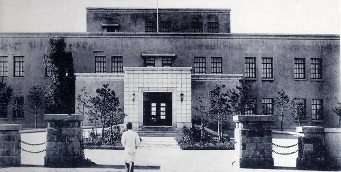 1946年，東北民主聯軍接管長春衛生技術廠，後改稱東北衛生技術廠（長春生物製品研究所前身）